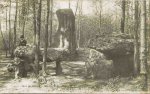 Les dolmens de la forêt de Meudon, carte postale, collection particulière  en grand format (nouvelle fenêtre)