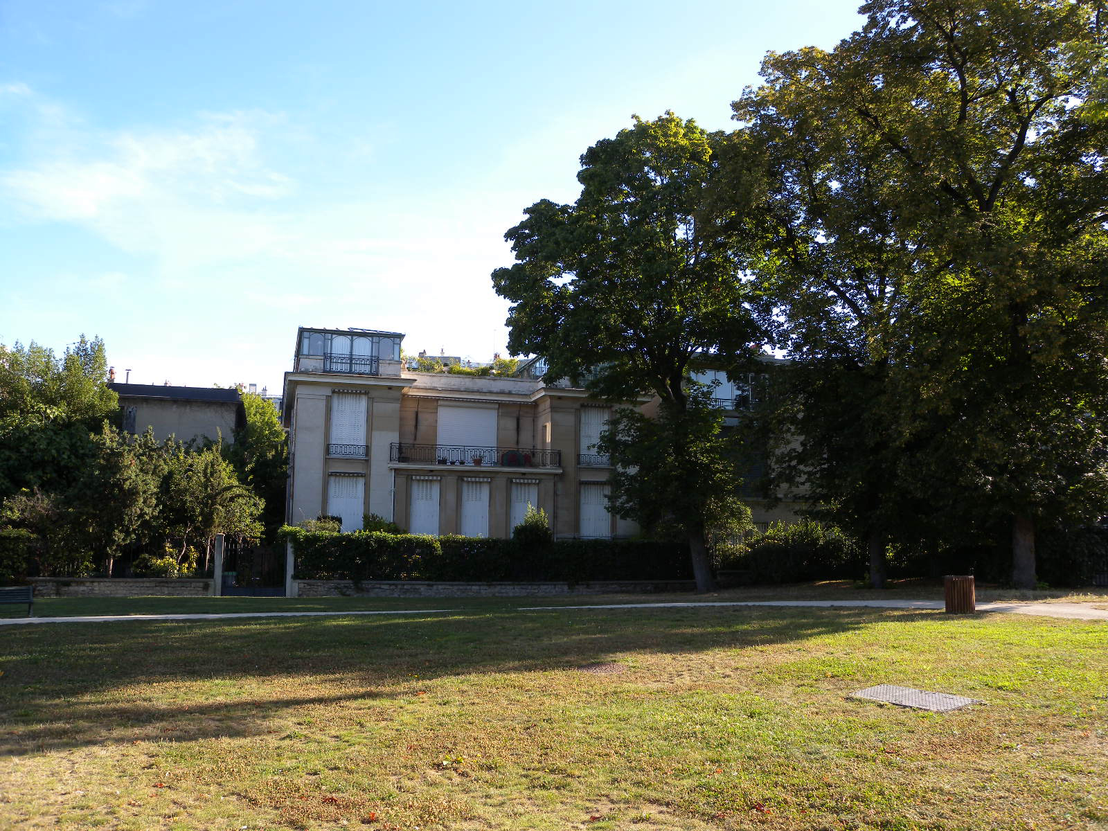 Neuilly-sur-Seine, parc de la Folie Saint-James  en grand format (nouvelle fenêtre)