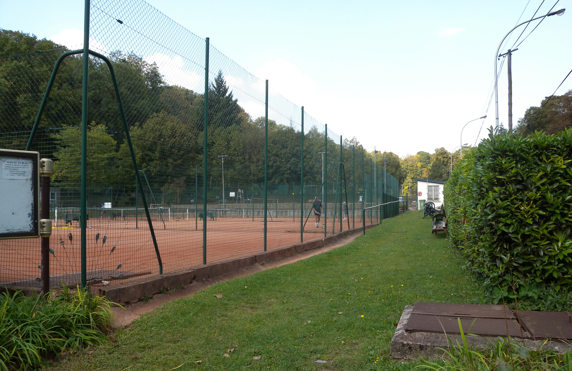 Meudon, les courts de tennis aménagés dans l'emprise de la perspective en grand format (nouvelle fenêtre)