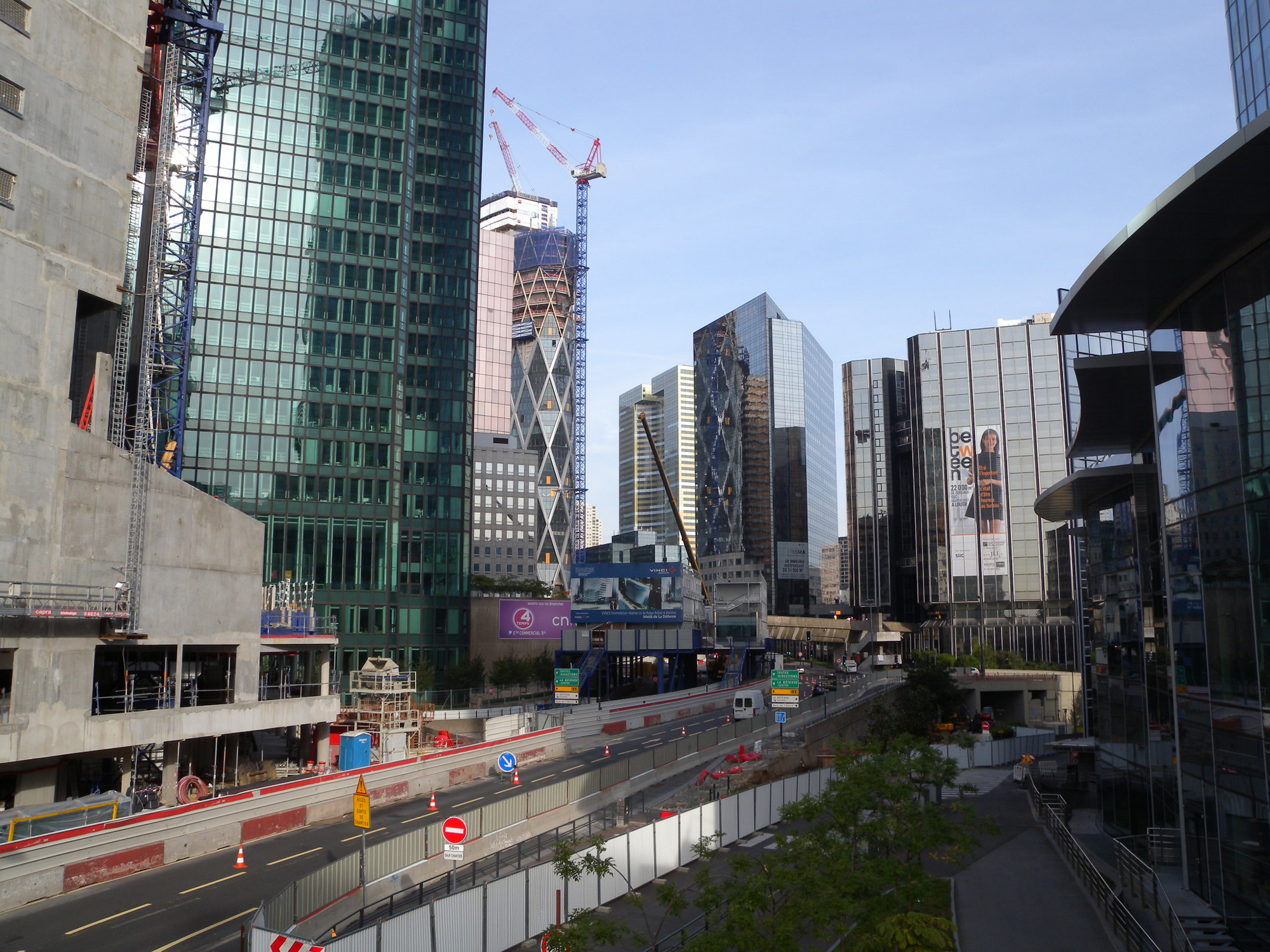 La Défense, un aspect du boulevard circulaire