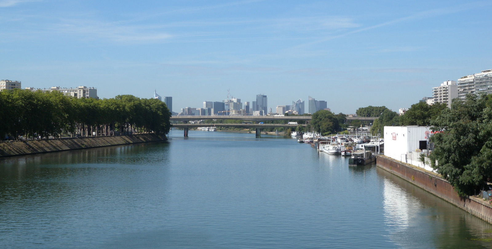 Depuis le pont de Gennevilliers, la Défense vue de moins loin
