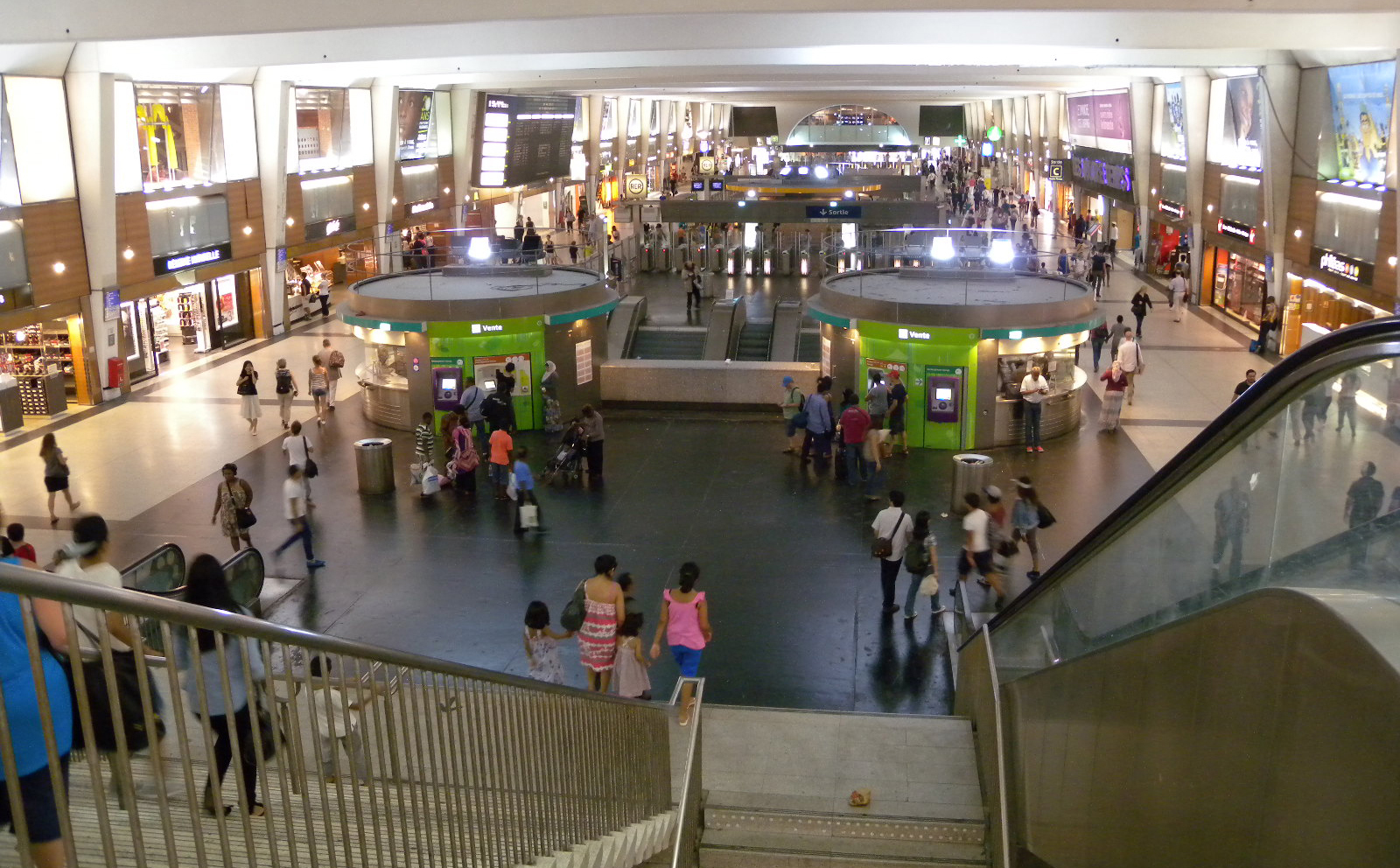 Gare du RER à La Défense 