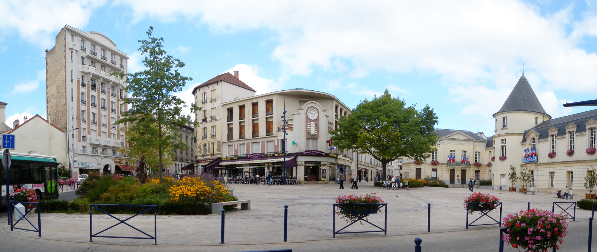Clamart, la place du centre historique