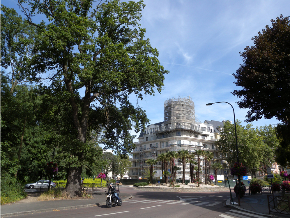 Entrée dans la nouvelle cité-jardin au Plessis-Robinson