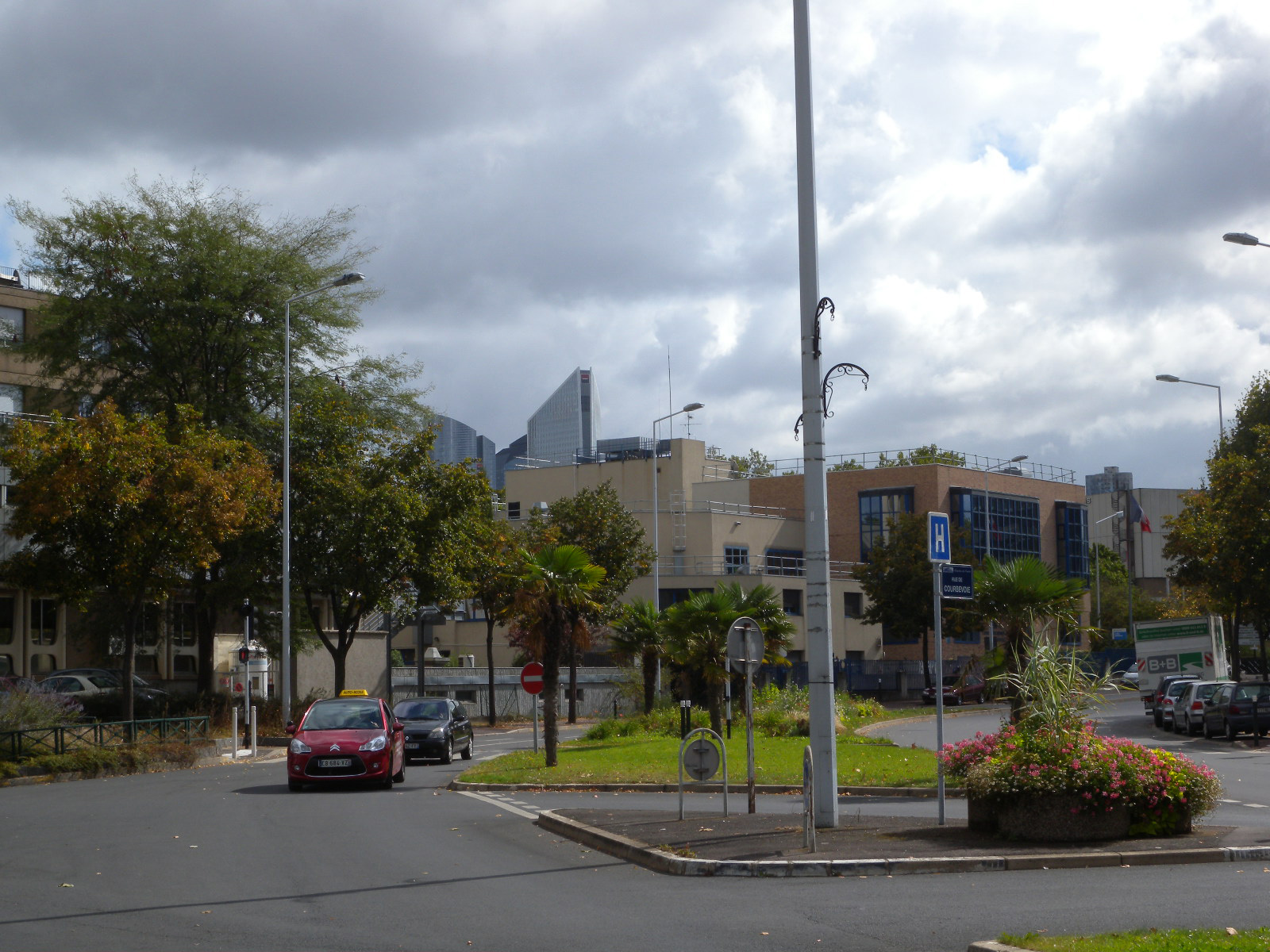 Nanterre, entre le centre ville et la préfecture