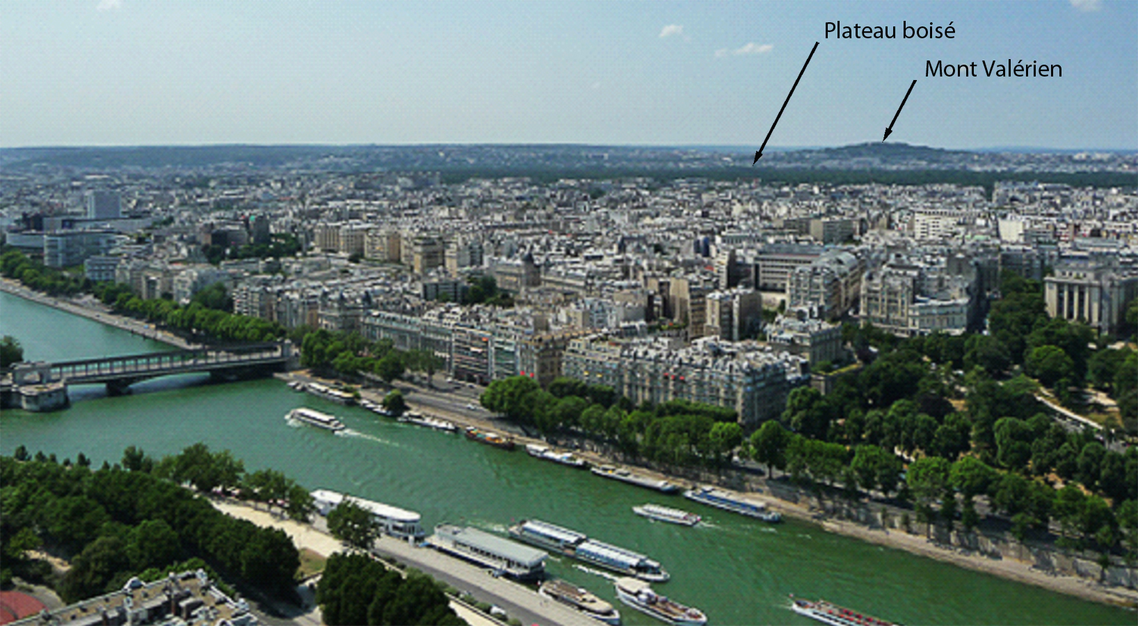 Vue depuis la tour Eiffel sur l’horizon que forme le plateau au sud de Paris