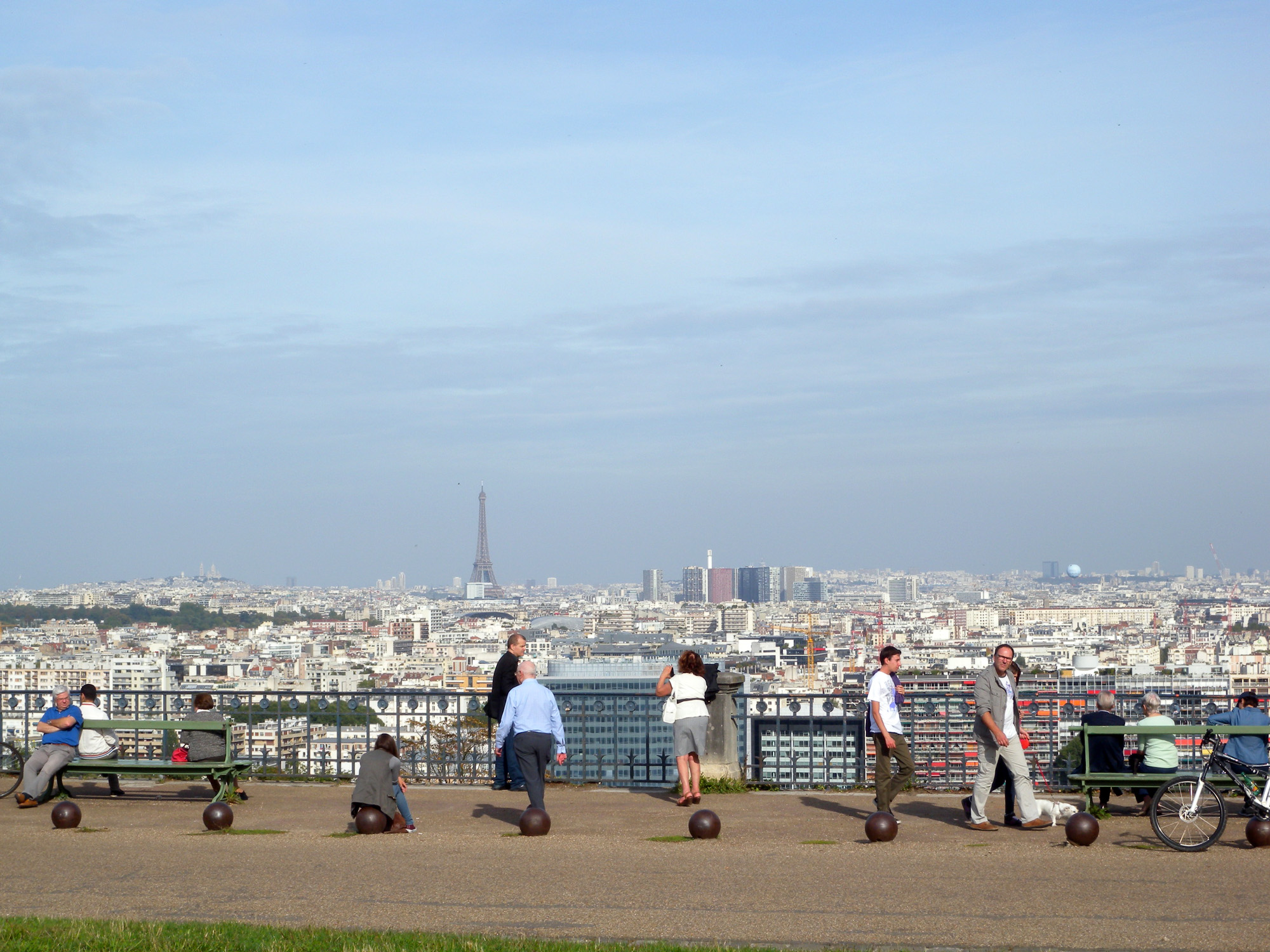 Parmi les points de vue remarquables du département, le mont Valérien (au dessus) et le belvédère de Saint-Cloud (en dessous)