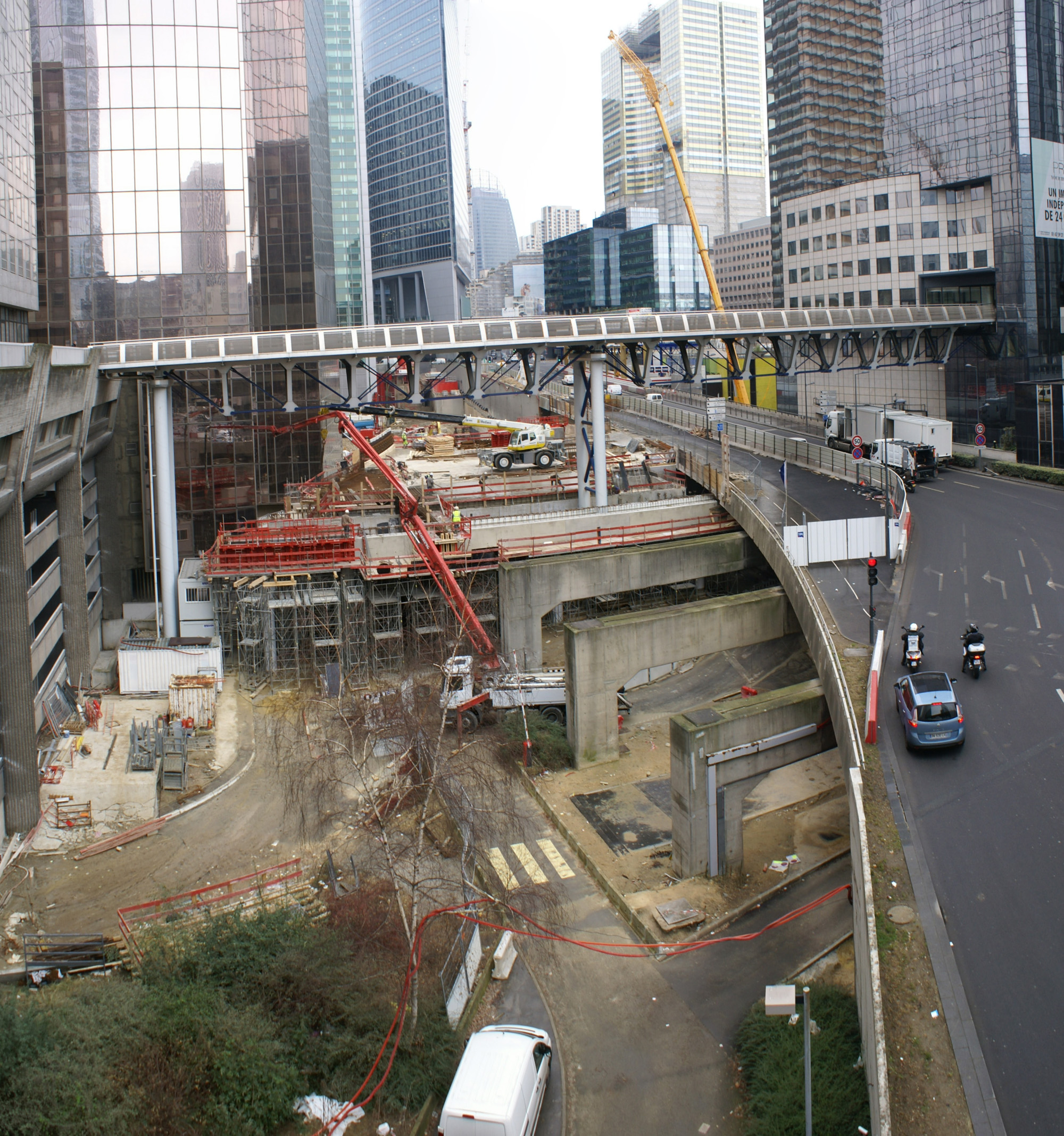 La Défense, un chantier en bordure du boulevard circulaire  en grand format (nouvelle fenêtre)