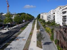 Châtillon, avenue de Verdun, ligne de tramway T6  en grand format (nouvelle fenêtre)