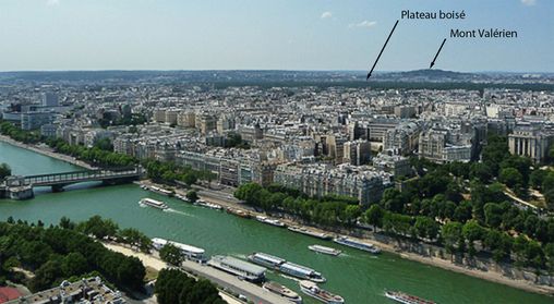 Vue depuis la tour Eiffel sur l'horizon que forme le plateau au sud de Paris en grand format (nouvelle fenêtre)